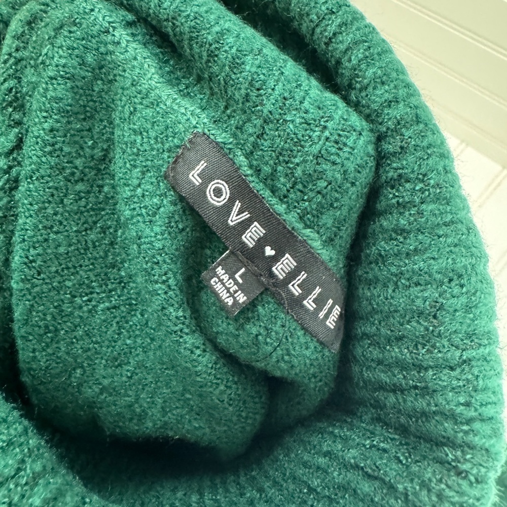 NEW Love Ellie Alida Turtleneck Sweater Dark Green Large - Picture 6 of 7